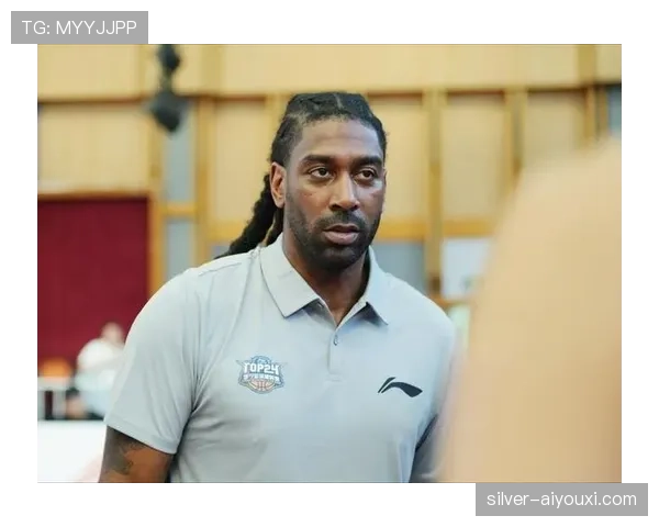 OJ·梅奥无球跑动调动防守拉开空间助力球队进攻节奏提升