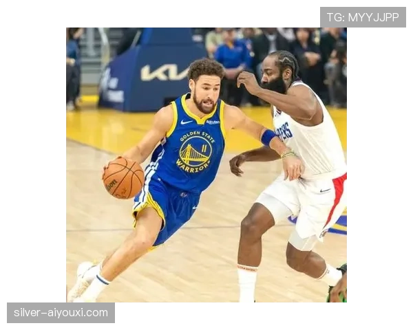 怀特挡拆侵扰库里 较上季更能制造错位提升组织效率